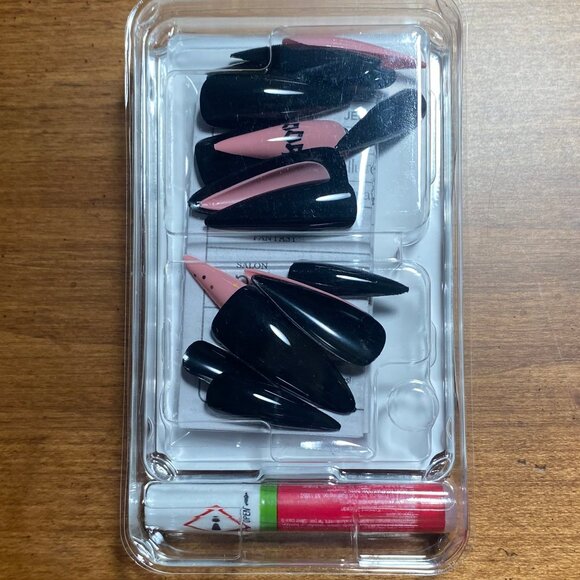 KISS Voguish Fantasy Glow in the Dark Stiletto Press on Nails - Picture 4 of 7